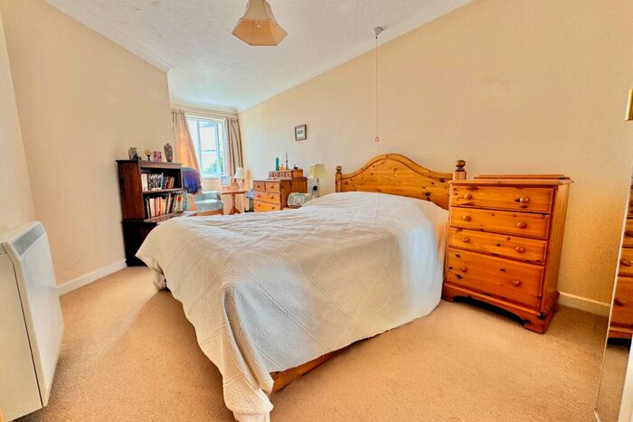 2 Bedroom Flat For Sale In De Moulham Road, Swanage, BH19