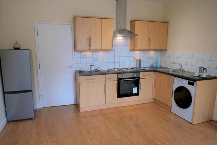 2 Bedroom Flat To Rent In Brantingham Road, Whalley Range, Manchester, M16
