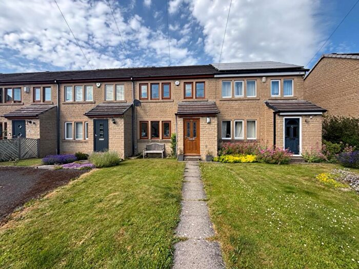 3 Bedroom Town House To Rent In Cotswold Mews, Kirkburton, Huddersfield, HD8