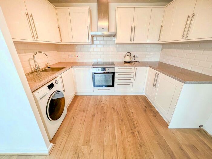 1 Bedroom Flat To Rent In Canterbury House, Anglian Close, WD24