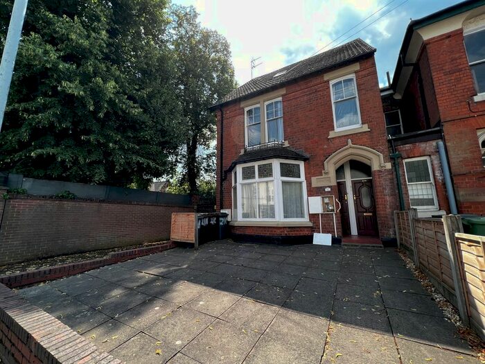 1 Bedroom Flat To Rent In Compton Road, Wolverhampton, WV3