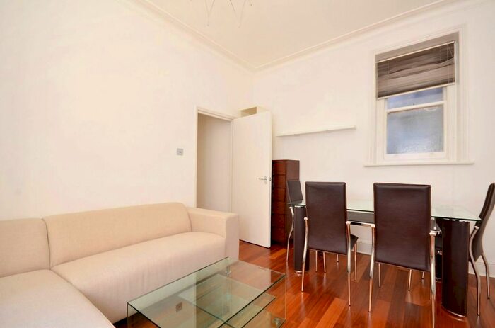 2 Bedroom Flat To Rent In Vauxhall Bridge Road, Westminster, London, SW1V