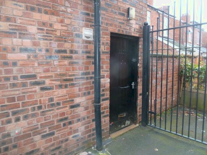 3 Bedroom Flat To Rent In Clarendon Road, Manchester, M16