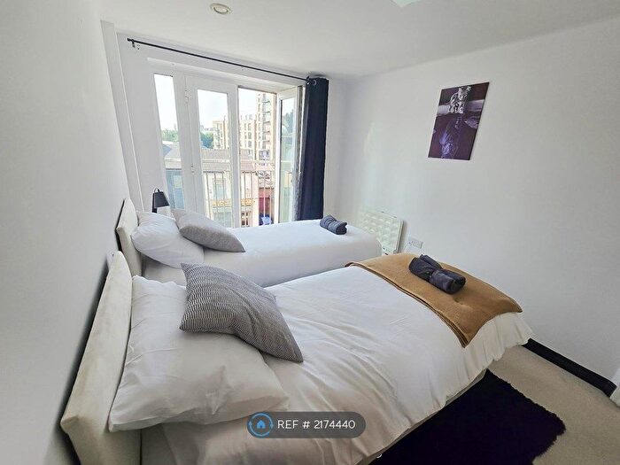 2 Bedroom Flat To Rent In Middlewood Street, Salford, M5