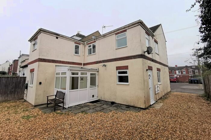 2 Bedroom Flat To Rent In Longland, Salisbury, Wiltshire, SP2