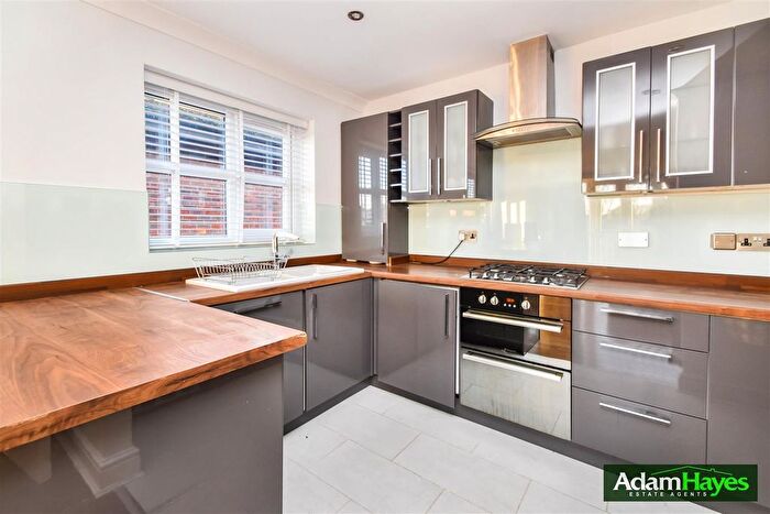 1 Bedroom Flat For Sale In Friern Park, North Finchley, N12