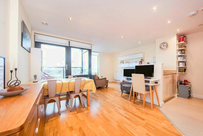 2 Bedroom Flat To Rent In Pinnacle House, Enfield, EN1