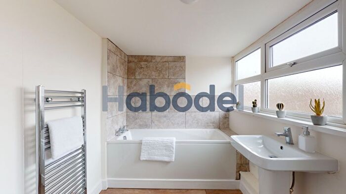 2 Bedroom Flat To Rent In Bright Crescent, Bridlington, YO15