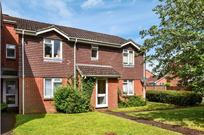 1 Bedroom Flat For Sale In Mimosa Close, Lindford, Bordon, Hampshire, GU35