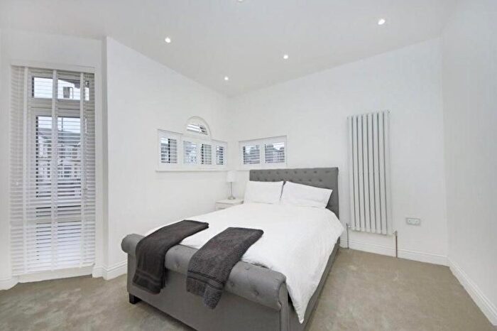 3 Bedroom Property To Rent In Horn Lane, London, W3