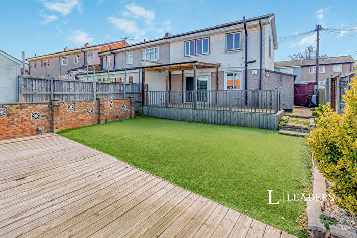 3 Bedroom Semi-Detached House To Rent In Stelling Road, Erith, DA8