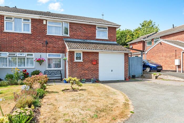 3 Bedroom Semi-Detached House For Sale In Farrier Lane, Leicester, LE4