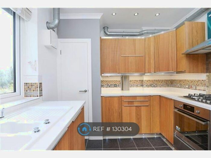 2 Bedroom Maisonette To Rent In Woodstock Way, Mitcham, CR4