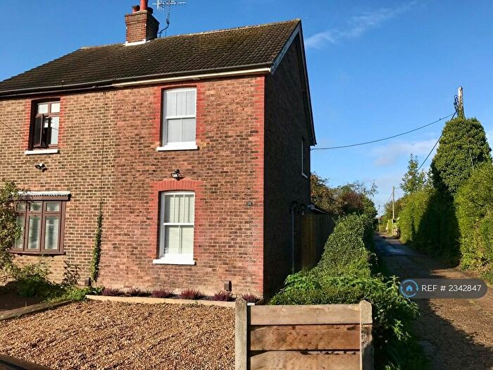 3 Bedroom Semi-Detached House To Rent In North Road, Crawley, RH10