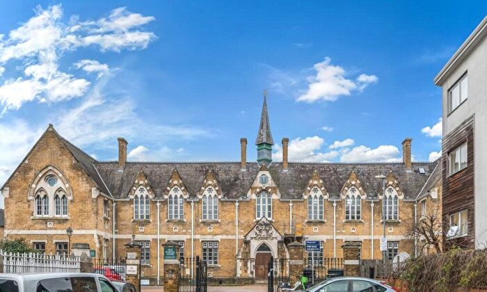 2 Bedroom Flat For Sale In Drapers Road, London, N17