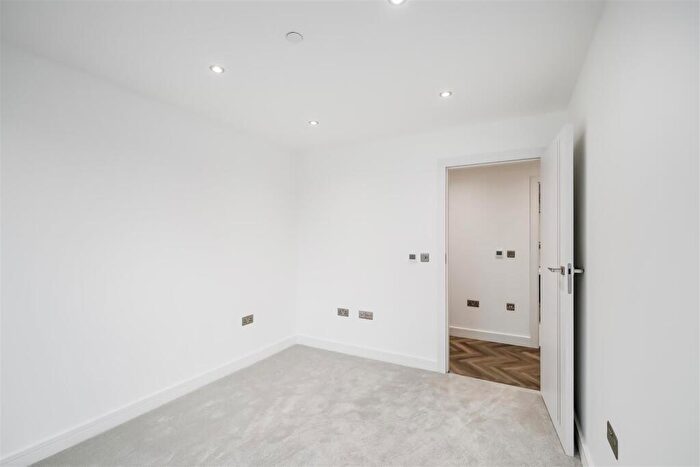 2 Bedroom Apartment To Rent In Quarter Four, Larkshall Road, Chingford, E4
