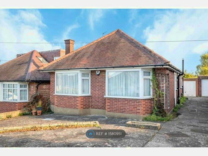 3 Bedroom Bungalow To Rent In Elmfield Road, Potters Bar, EN6