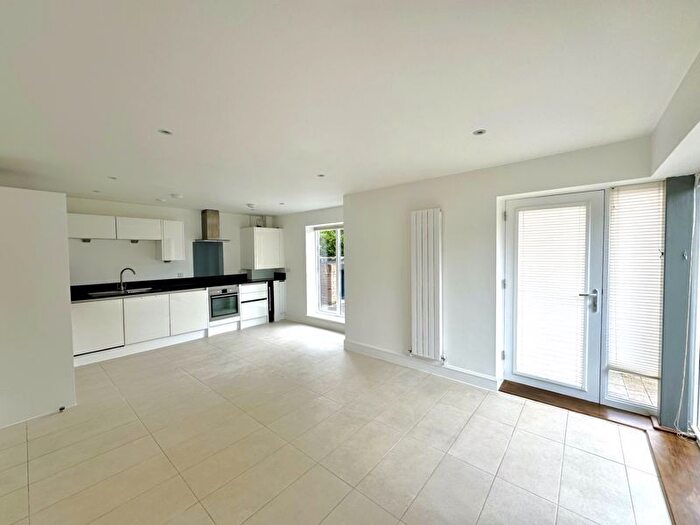 2 Bedroom Flat To Rent In Sambroke Square, Barnet, EN4