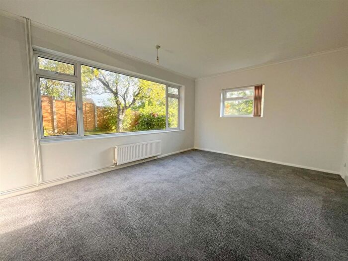 2 Bedroom Detached Bungalow To Rent In Ashford Road, Hastings, TN34