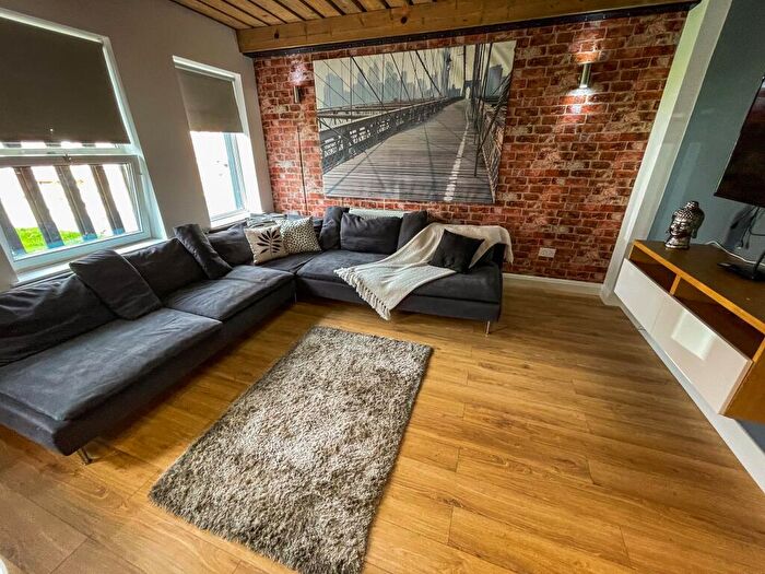 5 Bedroom Semi Detached House To Rent In May Street, L3