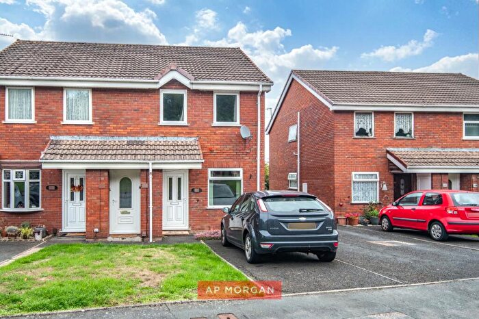 1 Bedroom Maisonette For Sale In Apperley Way, Cradley, Halesowen, West Midlands, B63