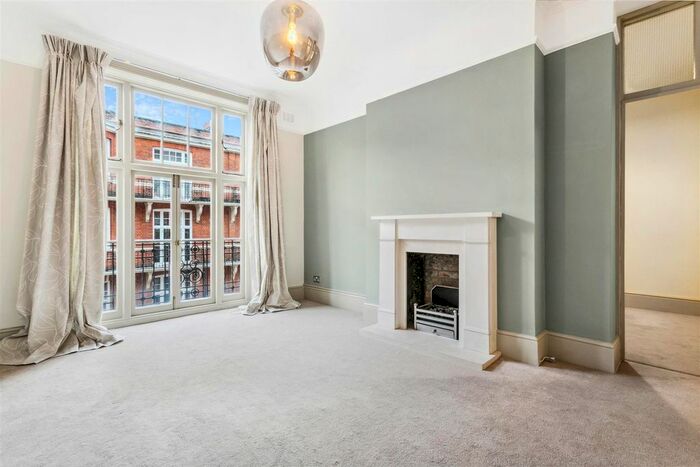 2 Bedroom Flat To Rent In Argyll Mansions, Hammersmith Road, London, W14
