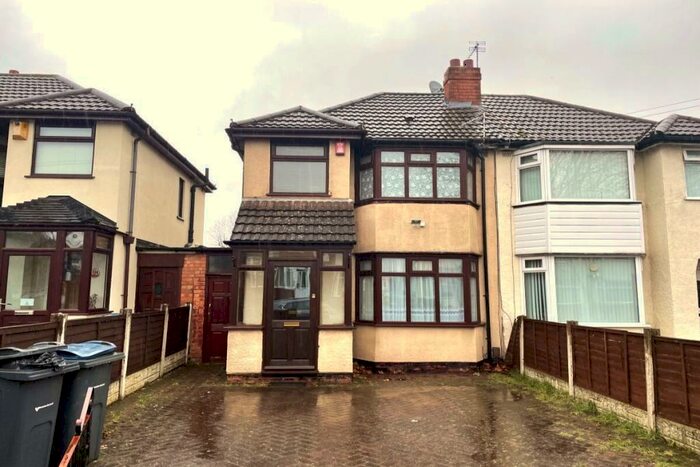3 Bedroom Semi-Detached House To Rent In Whitecroft Road, Sheldon, Birmingham, B26