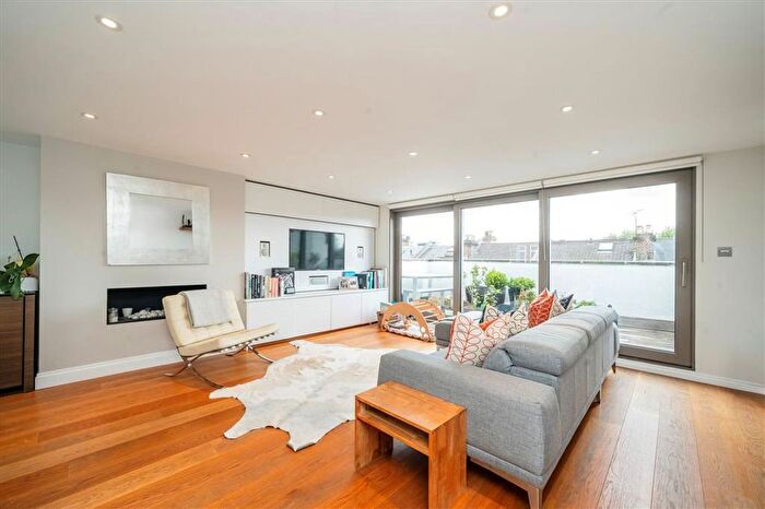 3 Bedroom Flat To Rent In Blythe Road, West Kensington, W14