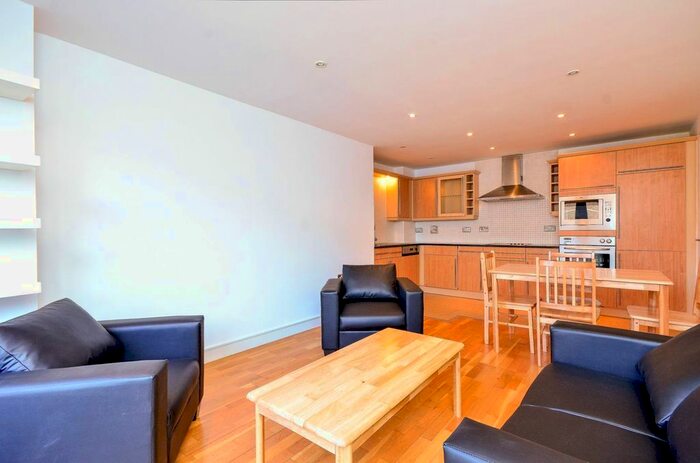 2 Bedroom Flat To Rent In Ensign Street, Tower Hill, London, E1