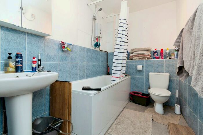 1 Bedroom Flat For Sale In Eaton Road, Sutton, SM2