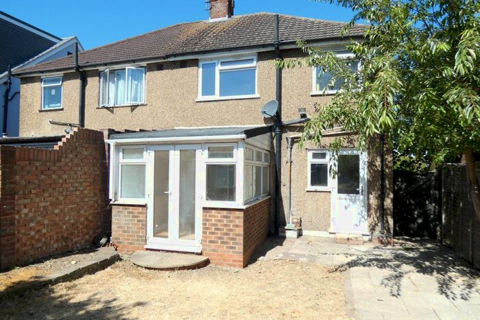 3 Bedroom Semi-Detached House To Rent In West View, Bedfont, Feltham, TW14