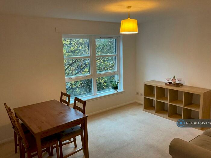 2 Bedroom Flat To Rent In Rodney Place, Edinburgh, EH7