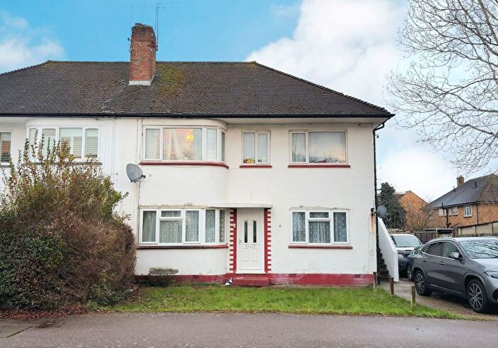 2 Bedroom Flat For Sale In Eldon Avenue, Borehamwood, Hertfordshire, WD6