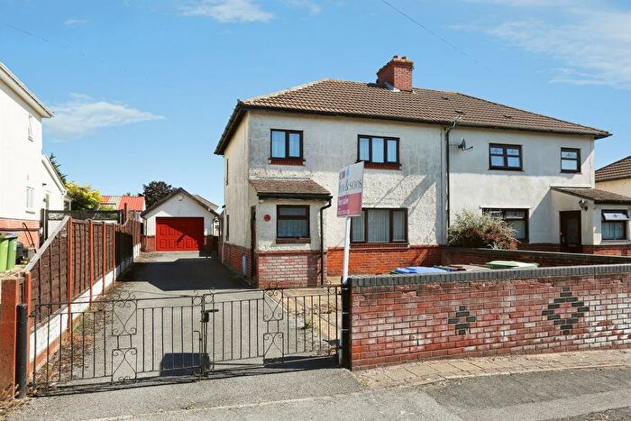 3 Bedroom Semi-Detached House For Sale In Bellfield, Fareham, PO14