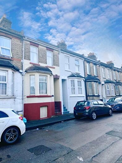 3 Bedroom Property To Rent In Ernest Road, Chatham, ME4