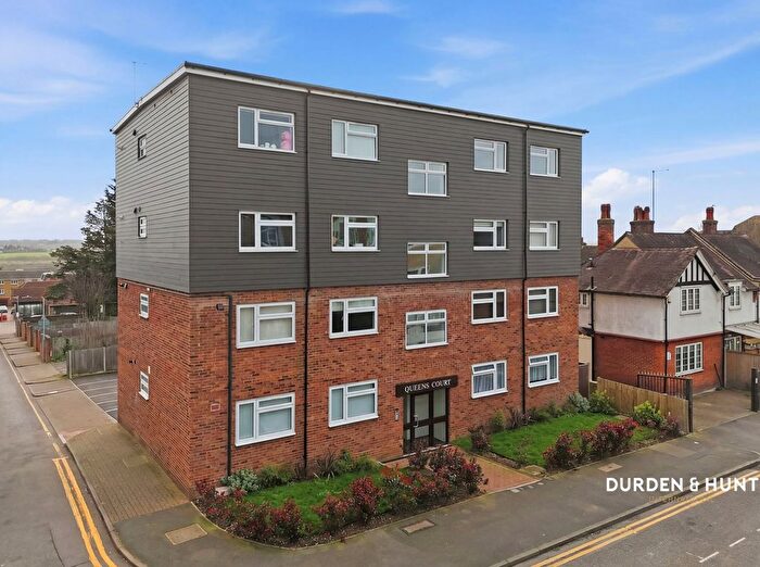 2 Bedroom Flat For Sale In Kings Avenue, Buckhurst Hill, IG9