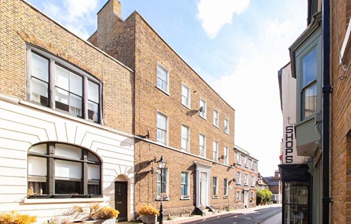 1 Bedroom Flat For Sale In King Street, Margate, CT9