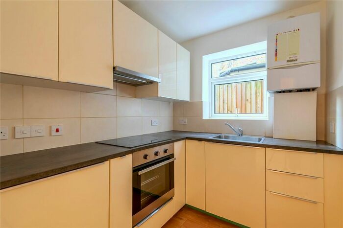 2 Bedroom Flat To Rent In Pemberton Road, Harringay, London, N4