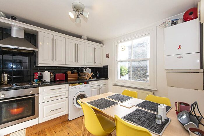 1 Bedroom Flat To Rent In Galesbury Road, London, SW18