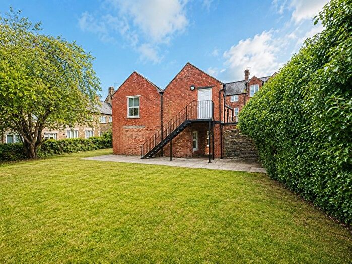 1 Bedroom Flat For Sale In Flat, Market Place, Brackley, Northamptonshire, NN13