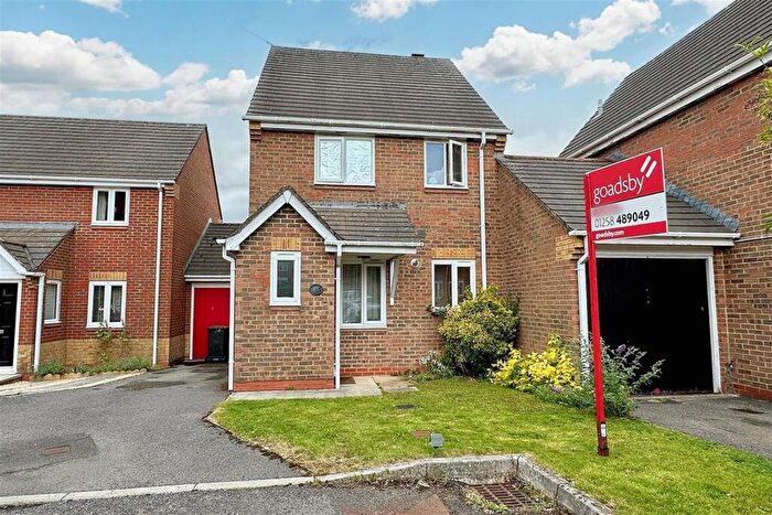 3 Bedroom Link Detached House To Rent In Blandford St Mary, DT11