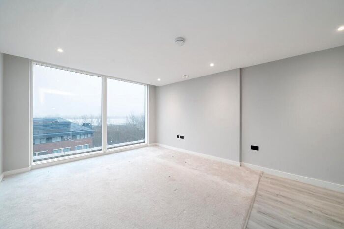 3 Bedroom Apartment For Sale In Gladstone Park Gardens, London, NW2