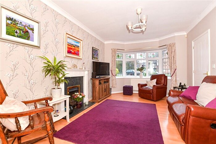 5 Bedroom Detached House For Sale In Lucilla Avenue, Ashford, Kent, TN23