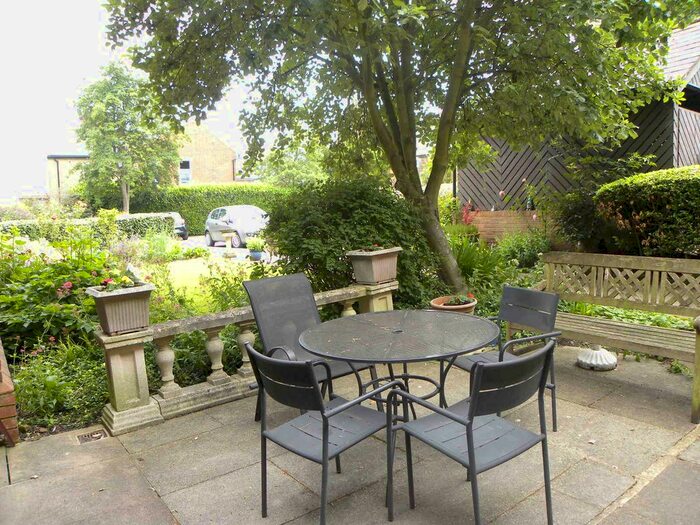 2 Bedroom Flat For Sale In Granville Road, St. Albans, Herts. Bw, AL1