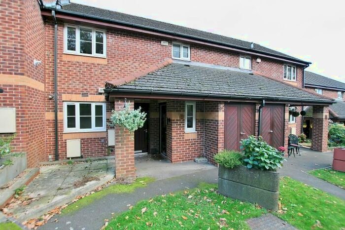 1 Bedroom Flat To Rent In Hassop Close, Dronfield S18