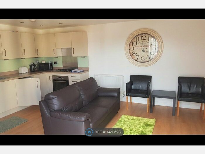 2 Bedroom Flat To Rent In Walnut Tree Close, Guildford, GU1