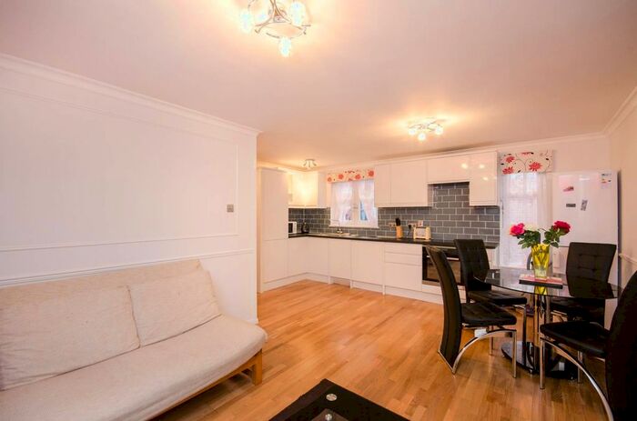 1 Bedroom Flat To Rent In Garden Terrace, Pimlico, London, SW1V