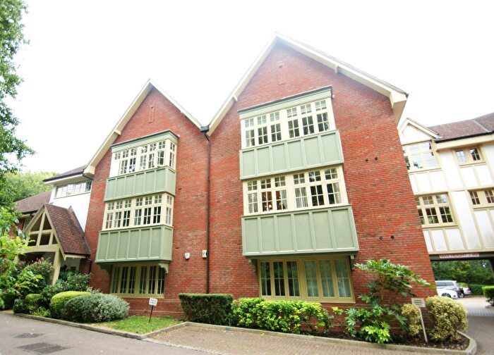 2 Bedroom Flat For Sale In Stonegate, Ingatestone, Essex, CM4