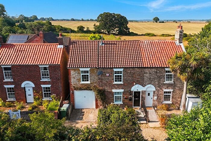 3 Bedroom Cottage For Sale In Chapel Road, Halvergate, Norwich, NR13
