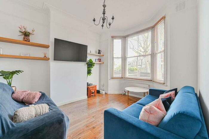 1 Bedroom Flat To Rent In Bellenden Road, East Dulwich, London, SE15